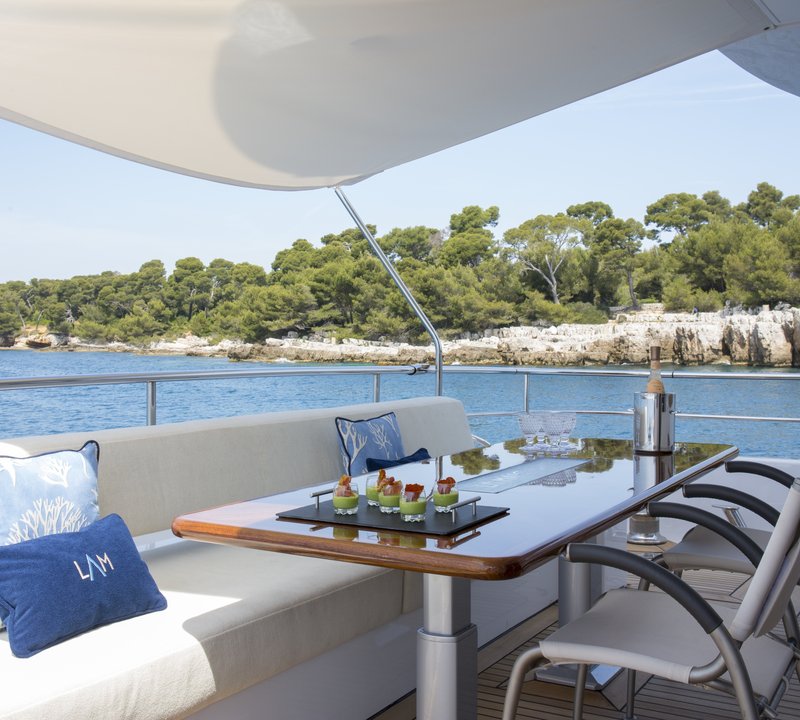 Yacht LA MASCARADE, Feadship CHARTERWORLD Luxury Superyacht Charters